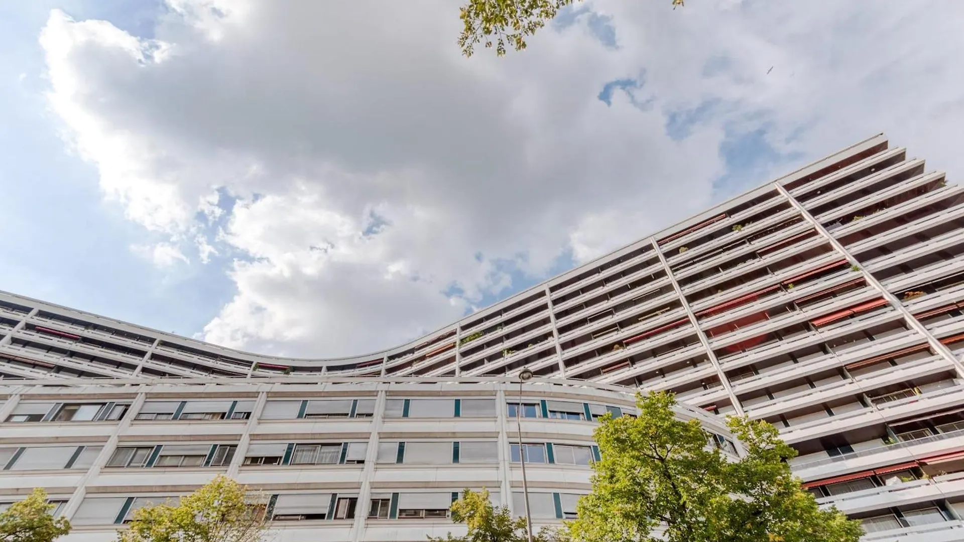45 M Near Beaugrenelle *